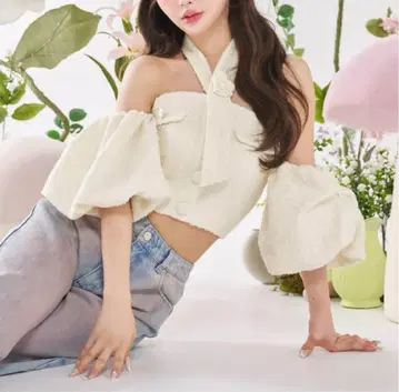 다리치 홀터넥 오프숄더 트위드 상의 화이트
