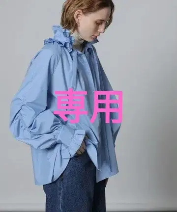 CADUNE 프릴 카라 블라우스 라이트 블루 보타이 리본