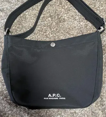아페쎄(A.P.C.) 저널 숄더백 mini