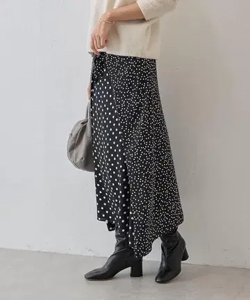 비어즐리 도트 랩스커트 블랙