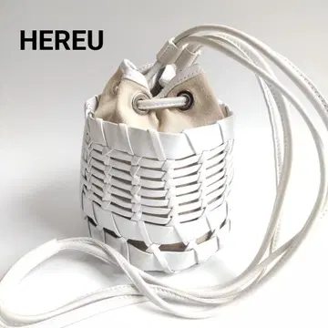 새상품급 HEREU 헤루 화이트 뜨개질 복조리 숄더백 가죽