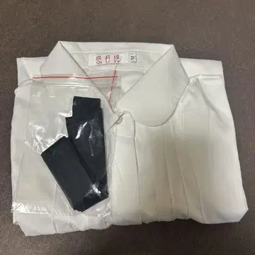 흰색 화이트 M 사이즈 긴팔 셔츠 부속물 리본 있음