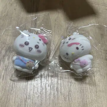 치이카와 산리오 시크릿 플로키 마스코트 참 헬로키티