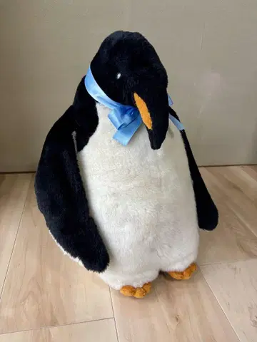 큰 펭귄 봉제 인형 스카이블루 리본 포함