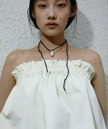 아누케 커트오프 베어 톱스