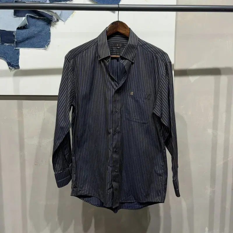 (100) Daks Classic Striped Shirt