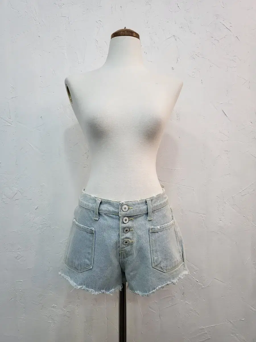 New Light Blue Denim Shorts/M