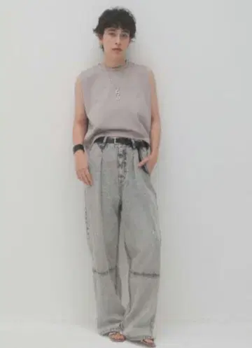 YENN 하이 라이즈 턱 와이드 데님 팬츠