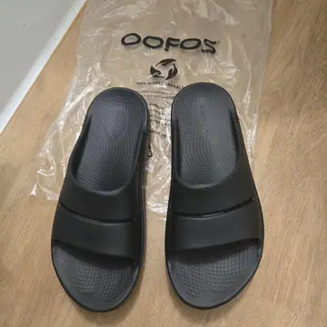 미사용 새상품 OOFOs 블랙 리커버리 샌들 27cm