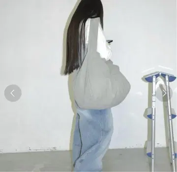 그레이 숄더백