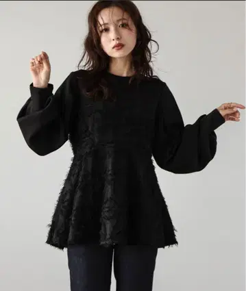 자카드 도킹 벌룬 슬리브 페플럼 긴팔 상의 블랙
