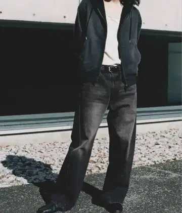 WYM 윔 VINTAGE WASHED CURVED DENIM 블랙