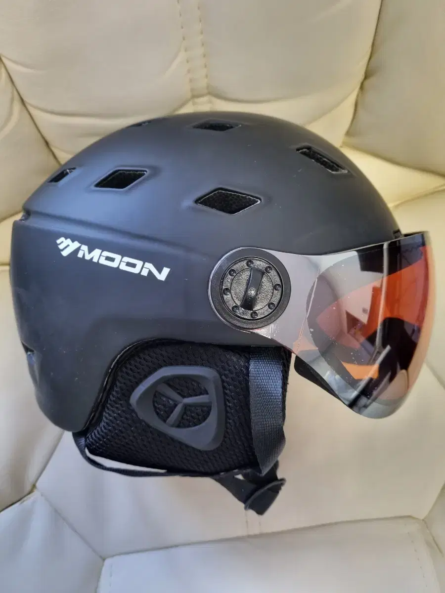 Lightweight vahn helmet