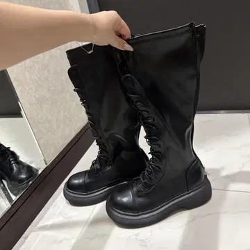 블랙 레이스업 롱 부츠