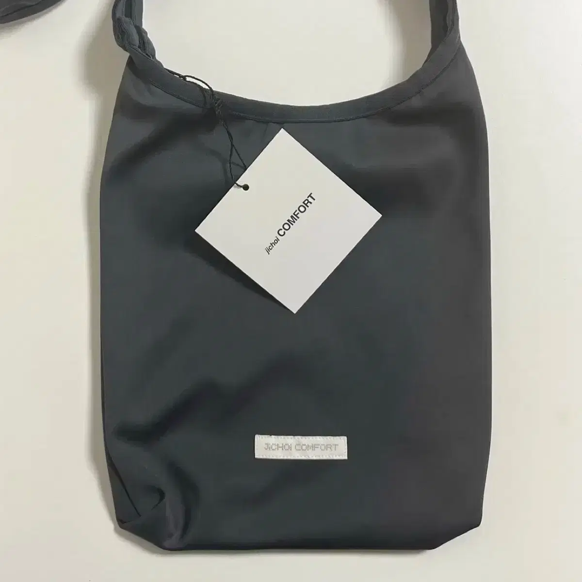 バッグ JICHOI COMFORT PADDED CROSS BAG (BLACK) バッグ JICHOI COMFORT PADDED CROSS BAG (BLACK) jichoi