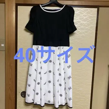 블랙 화이트 꽃무늬 리본 포함 반팔 원피스