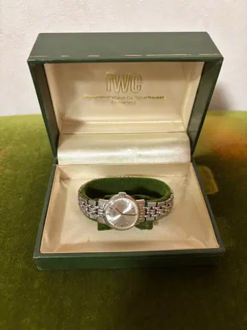 아이더블유씨 스테인리스 스틸 수동 와인딩 시계