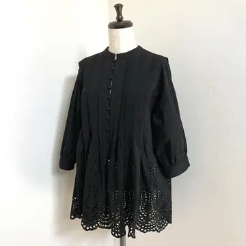 SHIPS 핀턱 컷워크 레이스 튜닉 볼륨 블라우스