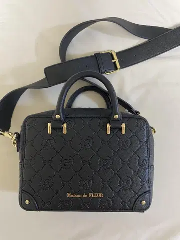 Maison de FLEUR 블랙 숄더백