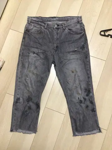 데미지 가공 다크 그레이 데님 청바지