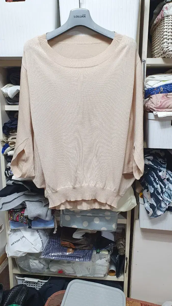 Vera Wang, Batwing fit knit