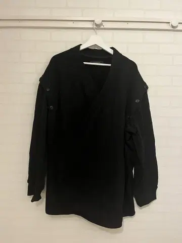 NOT CONVENTIONAL. 블랙 긴팔 티셔츠