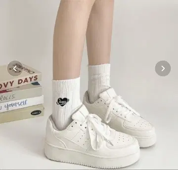 Shoes in Closet 신발장 통굽 스니커즈