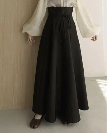 alumu volume flare skirt 사이즈 2