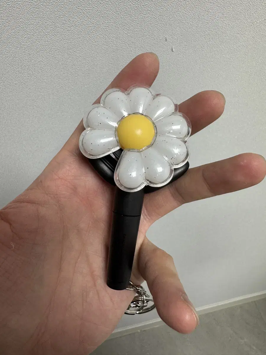 지드래곤 데이지 키링 팝니다
