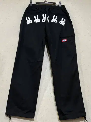 CUNE 큔 CBGC22BLK 6연 토끼 치노 워크 이지 팬츠