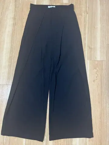 크로스 턱 와이드 슬랙스 팬츠