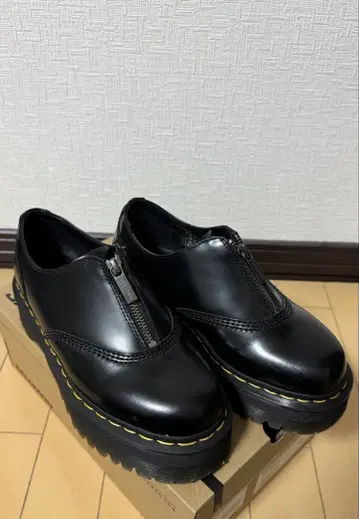 Dr.Martens 쿼드 레트로 오리안 2 지퍼 신발