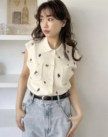 frayid 후르츠 자수 폴로 칼라 슬리브리스 니트 베스트