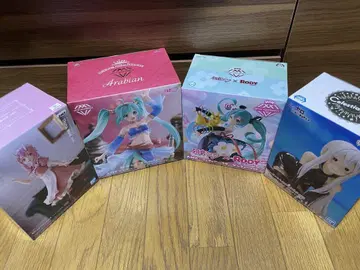 피규어 4종 세트