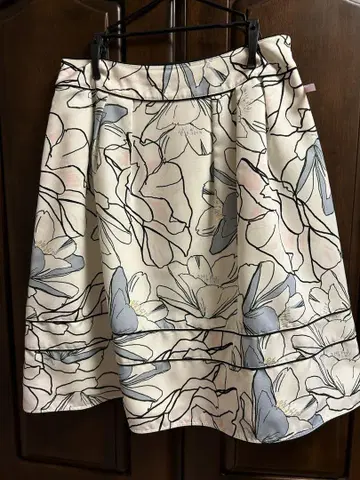 TO BE CHIC 꽃무늬 스커트