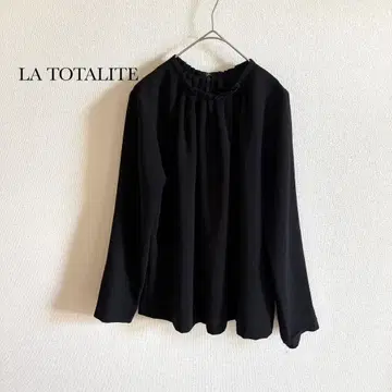LA TOTALITE 프릴 넥 블라우스 블랙