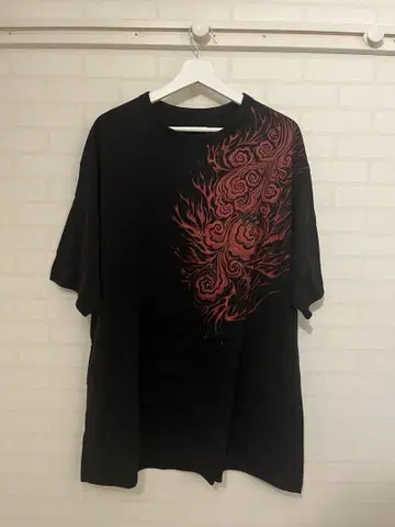 Y-3 블랙 레드 불꽃 디자인 티셔츠 L