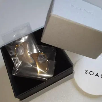 SOAC 골드 비대칭 귀걸이