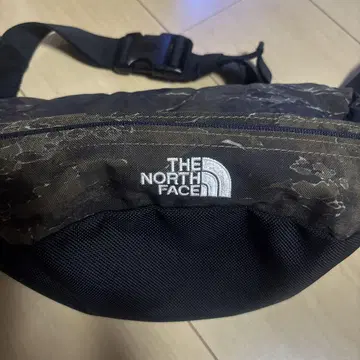 THE NORTH FACE 카모플라쥬 바디백