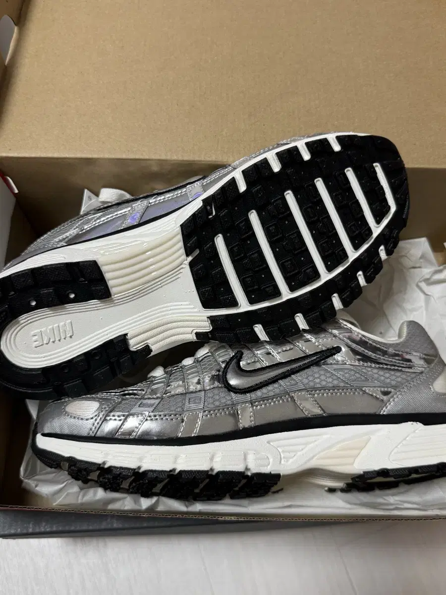 Nike P-6000 Metallic Silver 240
