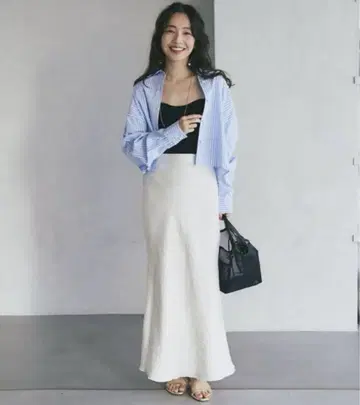 La boutique BonBon 펄 버튼 스트라이프 크롭 셔츠