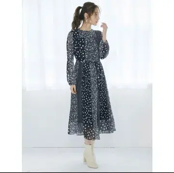 퀸즈 코트 작은 꽃 & 도트 플리츠 원피스
