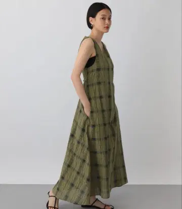 백 오픈 체크 원피스