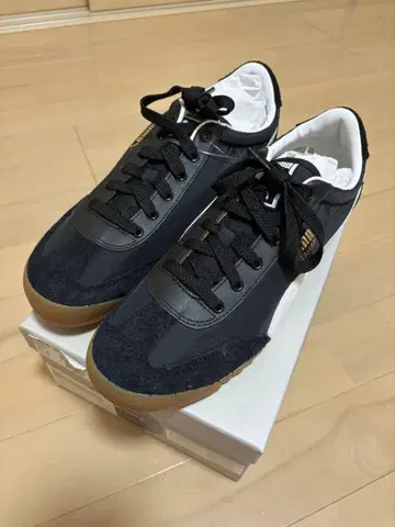 푸마 스니커즈 OG 타하라 블랙 화이트 27cm