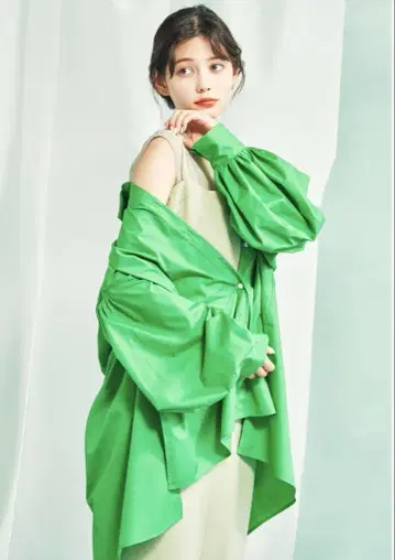 볼륨 슬리브 오버 셔츠