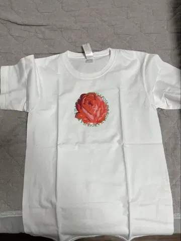 NOAH Rose is a rose 티셔츠