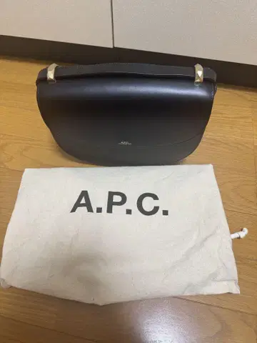 아페쎄 제네브 블랙 가죽 숄더백