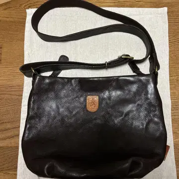 Lahetta 다크 브라운 가죽 숄더백
