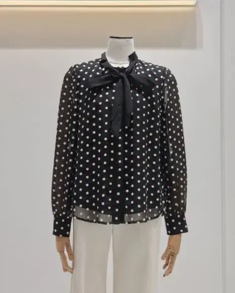 It Missha Dot Floral Embroidered Blouse 44-55