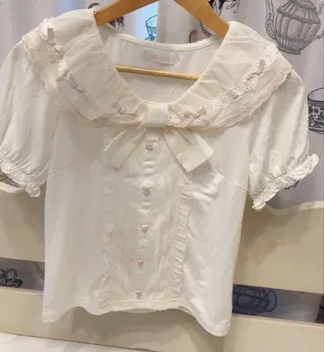 LIZLISA 프릴이 달린 화이트 셔츠 반팔
